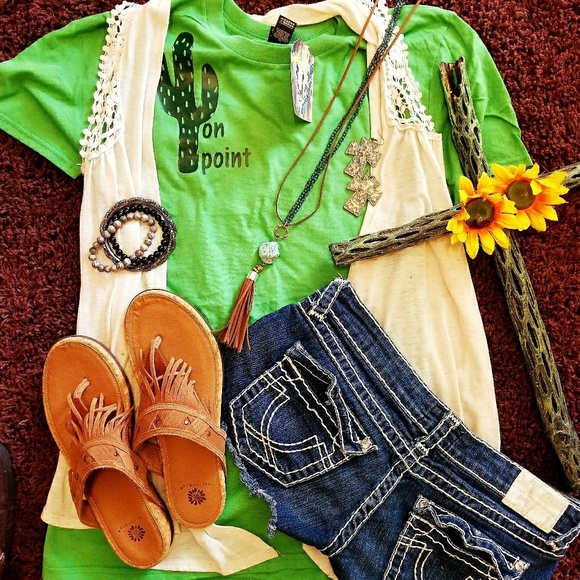 Tops - On point cactus shirt nwt